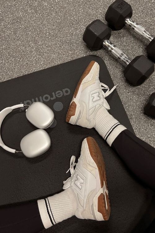 Home workout setup with laptop showing fitness video – ideal for fitness translation content